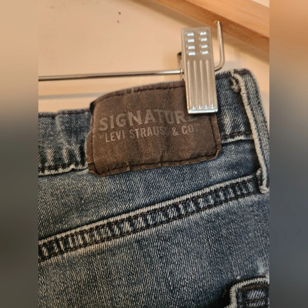 LEVI’S Signature Men's S67 Athletic Jeans, Size 34 by 30. Whiskering, Denim GUC